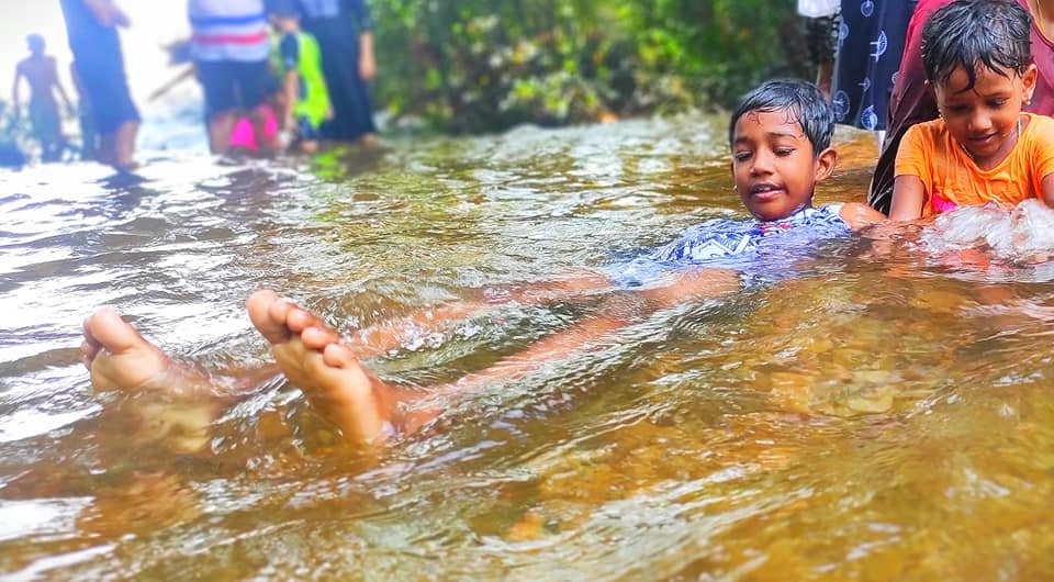 ആനചാടിക്കുത്ത് വെള്ളച്ചാട്ടത്തിലേക്ക് പോയാലോ
