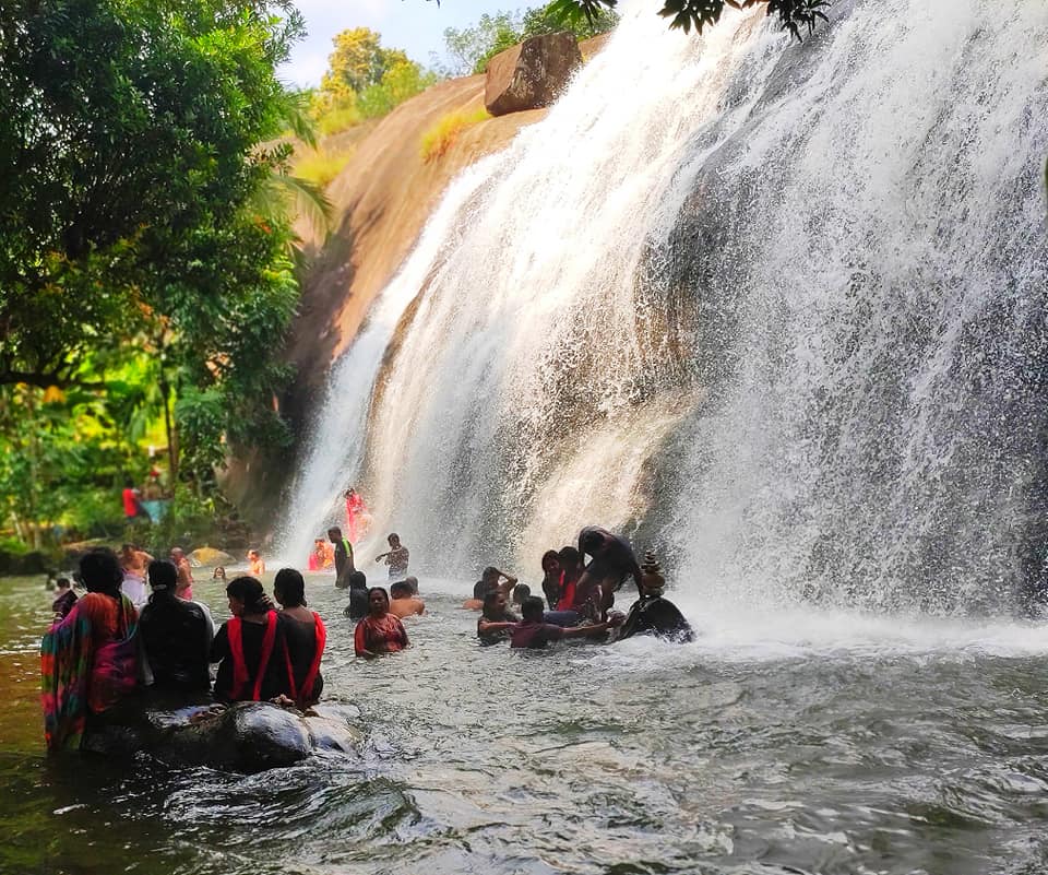 ആനചാടിക്കുത്ത് വെള്ളച്ചാട്ടത്തിലേക്ക് പോയാലോ