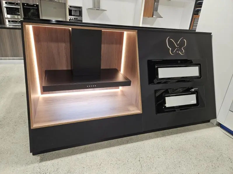 Atala display showcase