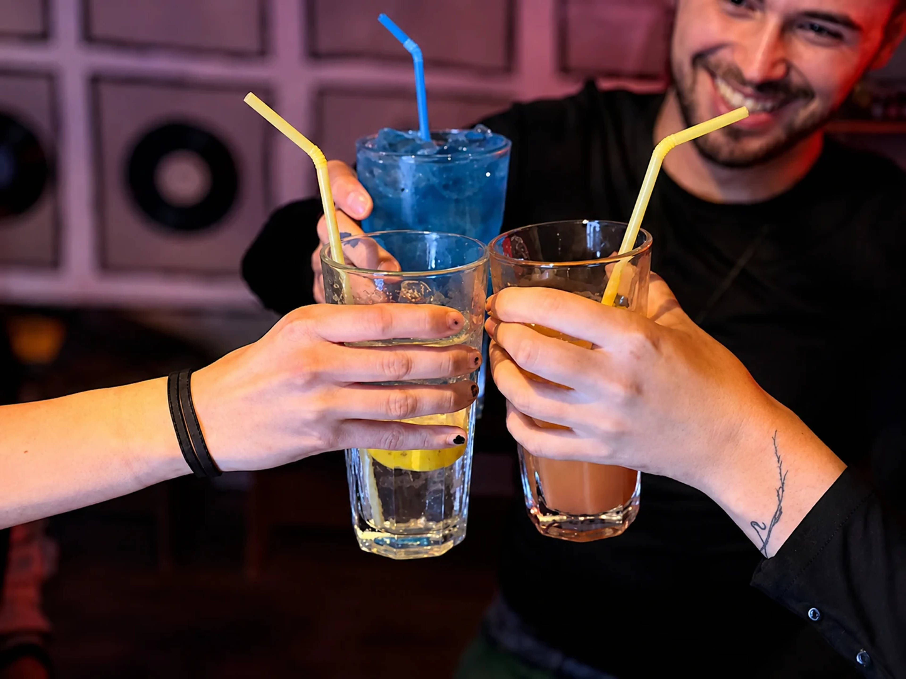 Tipsy Rock Bar — საცეკვაო მოედანი