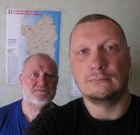 Algimantas Lyva (į kairę M. Peleckio) ir Mindaugas Peleckis (į kairę nuo A. Lyvos) literatūriniam posėdžiui pasibaigus. Redakcijos archyvo nuotr.