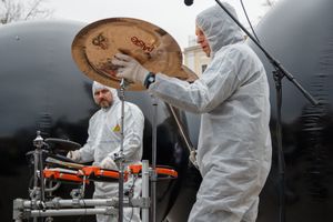 "Perkusijos teatras" Kauno Rotušės aikštėje 2017 m. iškovojo Lietuvai "Kauno - Europos kultūros sostinės 2022" vardą. Asmeninio G. Gascevičiaus archyvo nuotr.