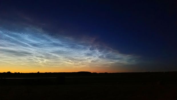 Sidabriškieji debesys 2025 m. liepos 2 dienos vakare. Onutės Gaidamavičiūtės fotografija