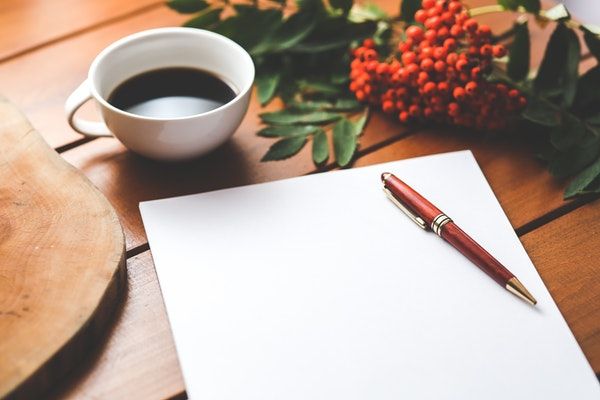 Ukuran Kertas HVS dalam CM dan Ukuran Kertas Lainnya 4 4 Ukuran Kertas HVS. Kertas hadir sejak jaman nenek moyang kita. Sejarah mencatat bahwa kertas ditemukan pada abad ke-7 atau 101 masehi. Kertas ditemukan oleh seseorang bernama Tsai Lun di Tiongkok. Ada berbagai ukuran kertas hingga saat ini seperti kertas dengan ukuran kertas HVS A4 dalam cm, ukuran kertas HVS A5 dalam cm, ukuran HVS B5 dan banyak lagi. ukuran kertas HVS A4 dalam cm
