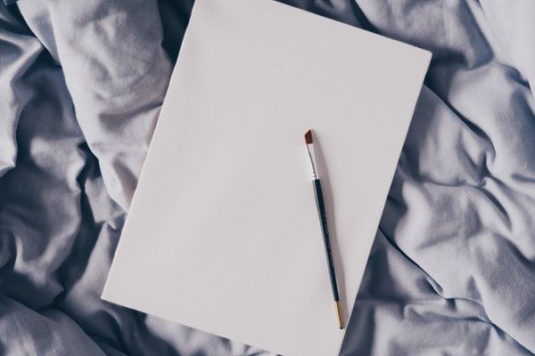 Ukuran Kertas HVS dalam CM dan Ukuran Kertas Lainnya 3 3 Ukuran Kertas HVS. Kertas hadir sejak jaman nenek moyang kita. Sejarah mencatat bahwa kertas ditemukan pada abad ke-7 atau 101 masehi. Kertas ditemukan oleh seseorang bernama Tsai Lun di Tiongkok. Ada berbagai ukuran kertas hingga saat ini seperti kertas dengan ukuran kertas HVS A4 dalam cm, ukuran kertas HVS A5 dalam cm, ukuran HVS B5 dan banyak lagi. ukuran kertas HVS A4 dalam cm