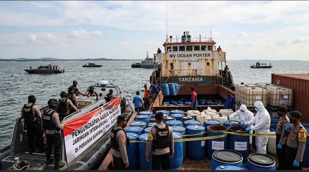 Tertangkap !! Kapal Berbendera Tanzania Bawa 1,6 Ton Sabu Cair di Bengkalis By ibnu