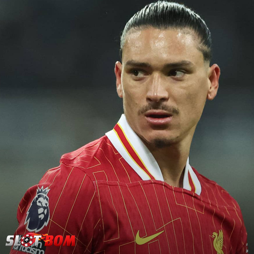 "Liverpool dikabarkan berpotensi melepas Nunez dan berupaya mendatangkan Isak."