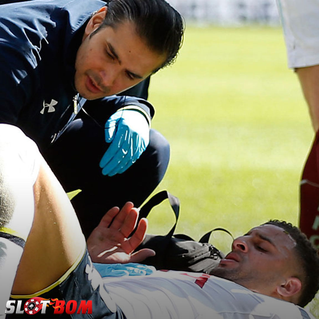 Alami Cedera Kyle Walker Harus Naik Meja Operasi