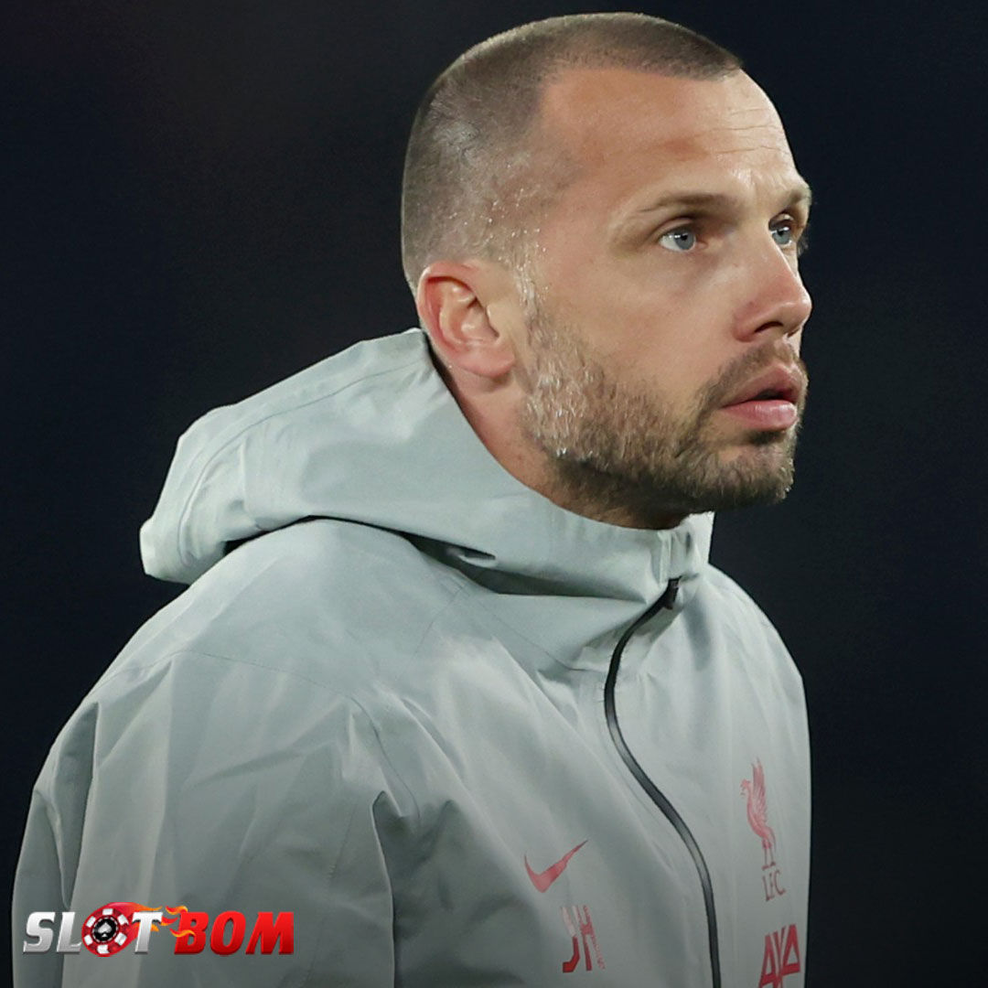 Setelah Hengkang dari Liverpool, John Heitinga Kini Melatih Ajax.