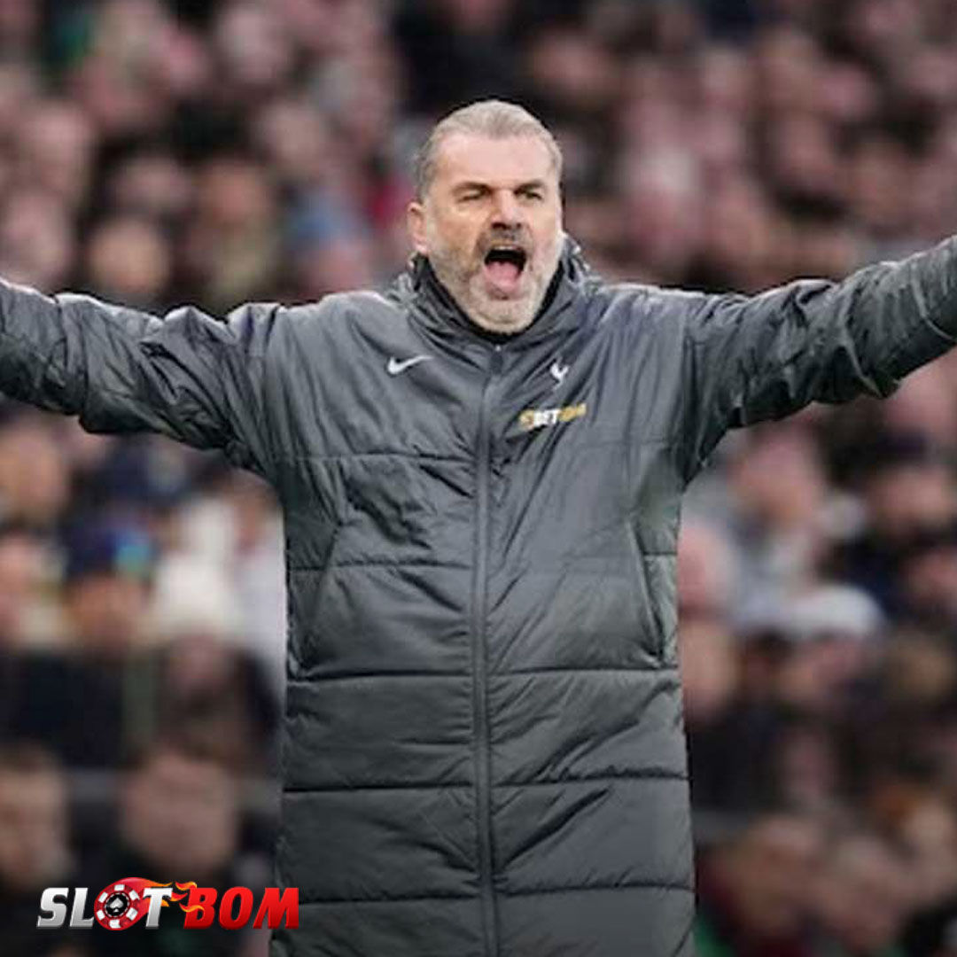 Keputusan Spurs Pecat Postecoglou Masih Jadi Tanda Tanya Bagi Van de Ven
