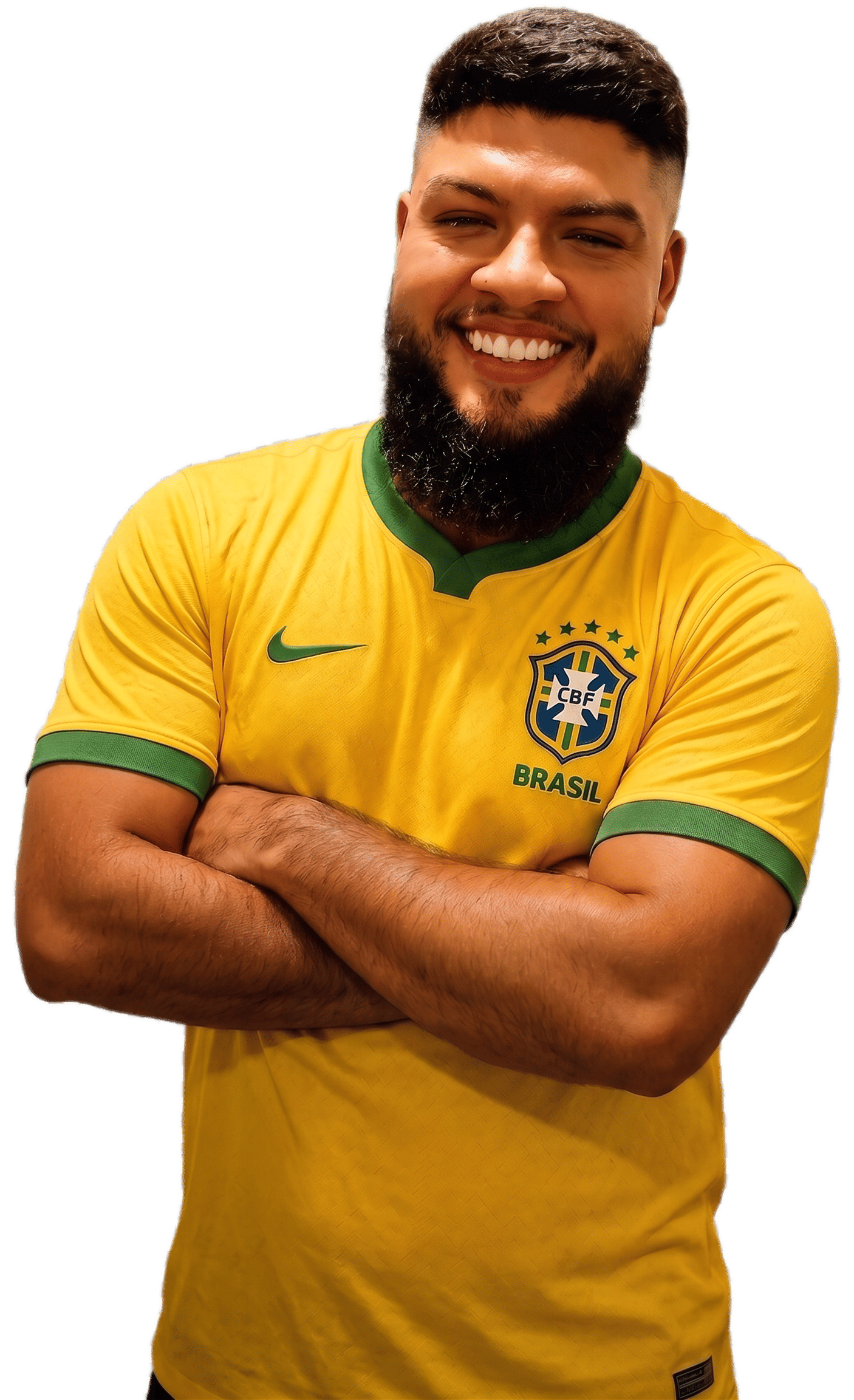 Barbeiro fundador da TURKO Barbershop, com a camisa da seleção brasileira, sorrindo de braços cruzados