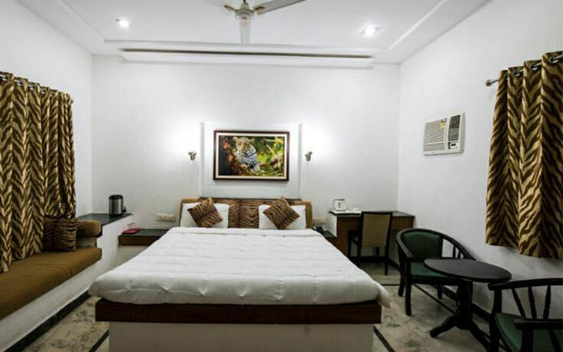 luxery mukki hotel bedroom