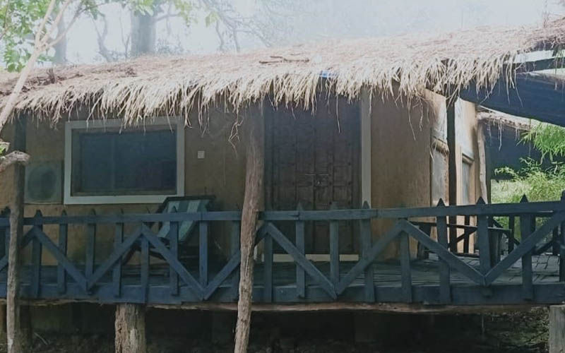 hut resort in kanha