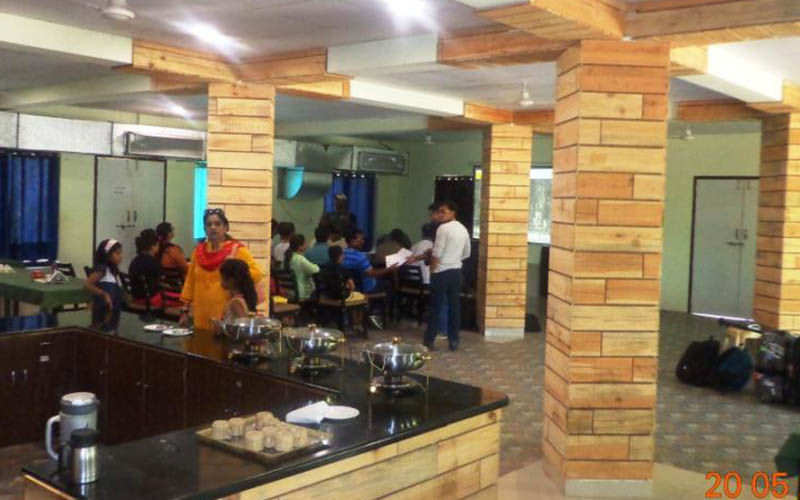  canteen in kanha hotel