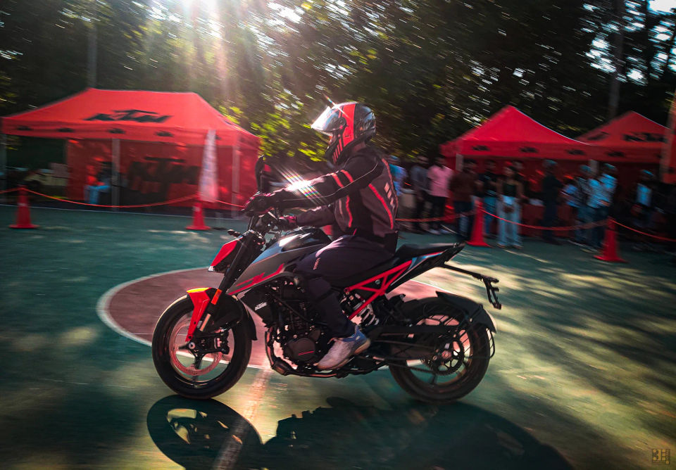 Moto stunt show photo