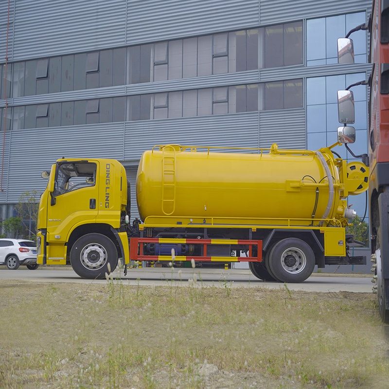 1SUZU GIGA 4x2 Sewage Suction Truck 15000L High Pressure Fecal Suction Sewer Jetting Cleaning Tanker Truck