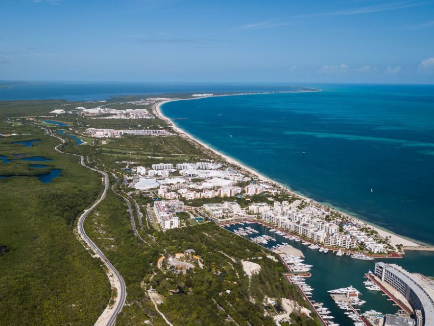 Transporte de Cancún Aeropuerto a Costa Mujeres