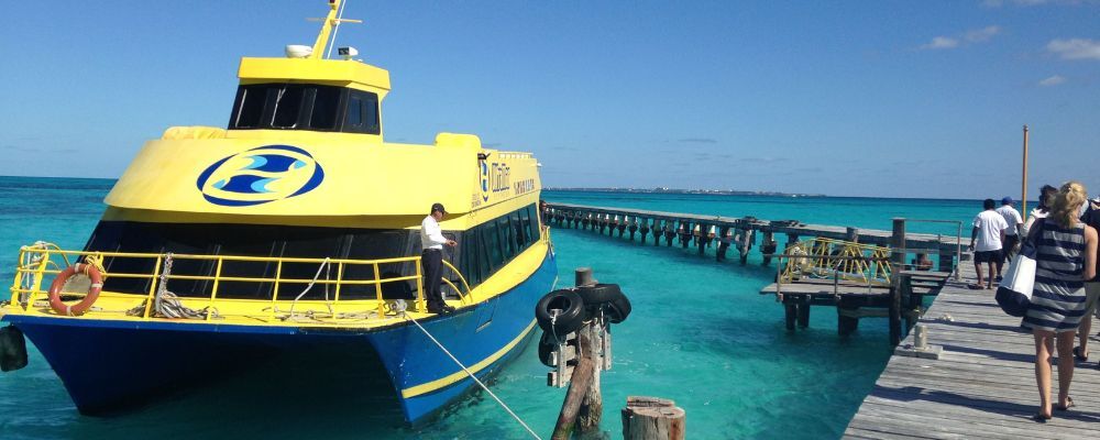 Ferry en el muelle de Cozumel