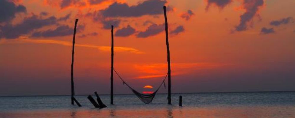 Qué hacer en holbox, Mexico Foto de atardecer en el mar