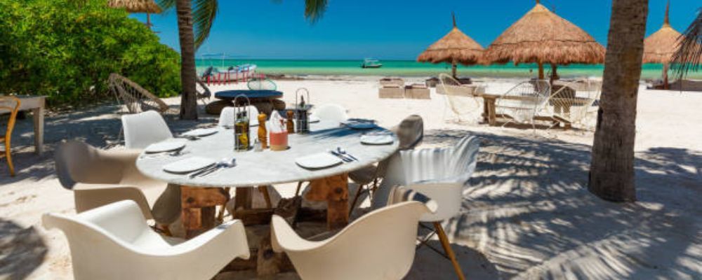 Restaurante con vista al mar en Holbox