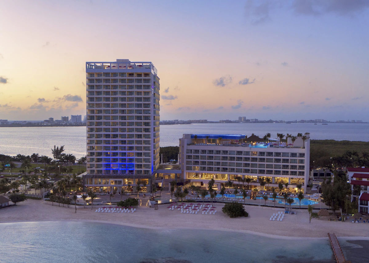 Transportación del Aeropuerto de Cancún a Breathless Cancun Soul Resort & Spa