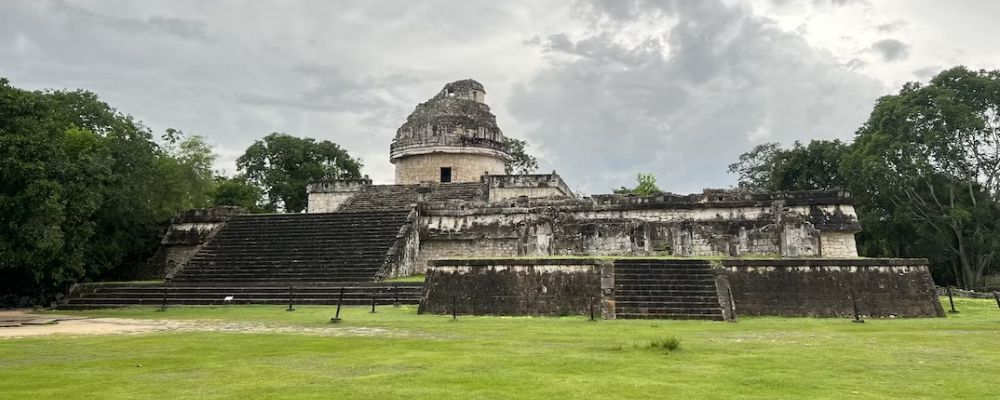 Do not climb on non-permitted ruins