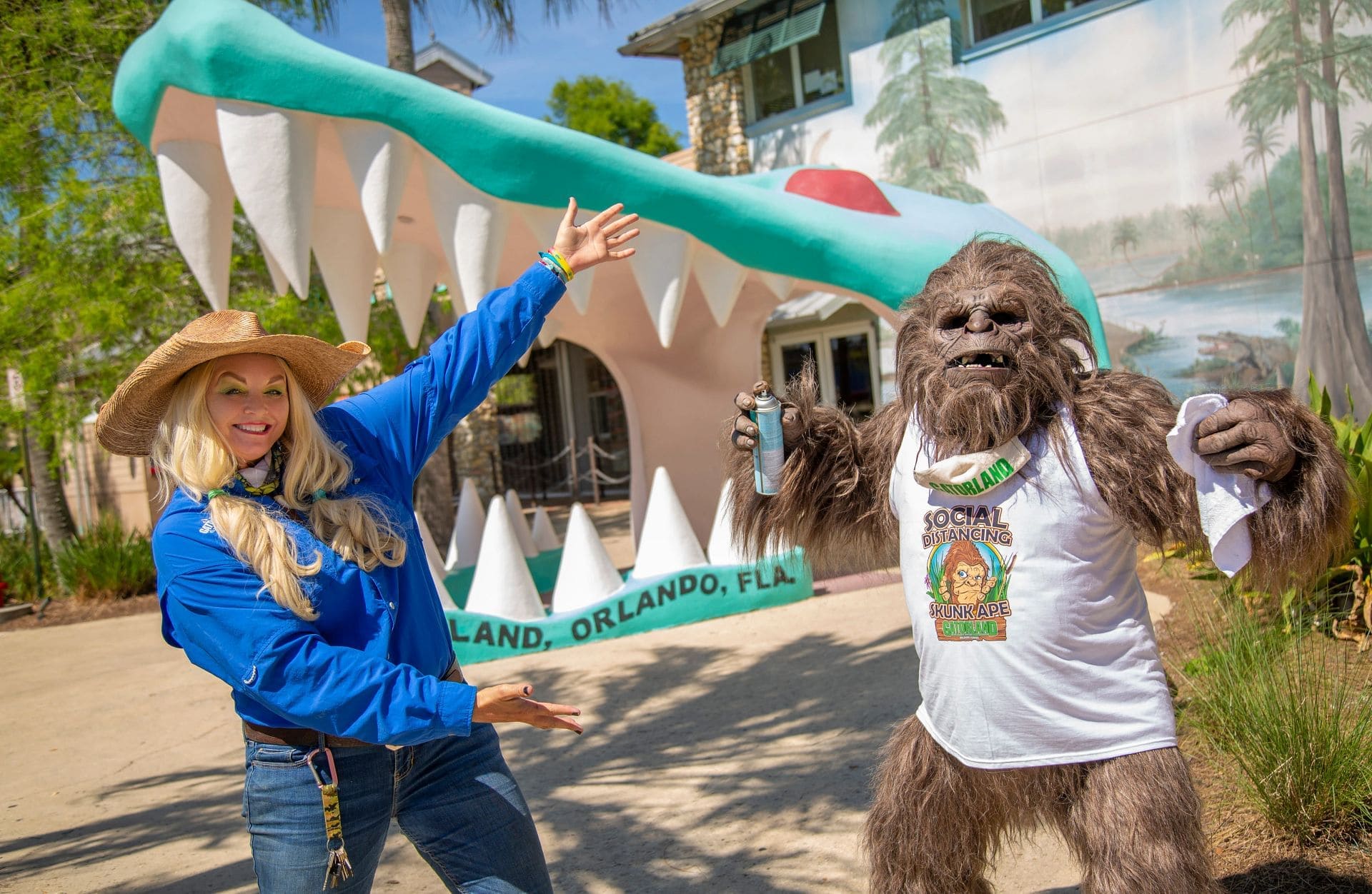 Gatorland logo with people