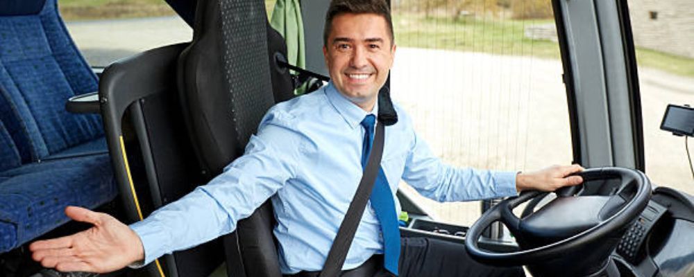 conductor de van en el aeropuerto de cancun