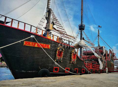 Welcome aboard the Jolly Roger — photo 3