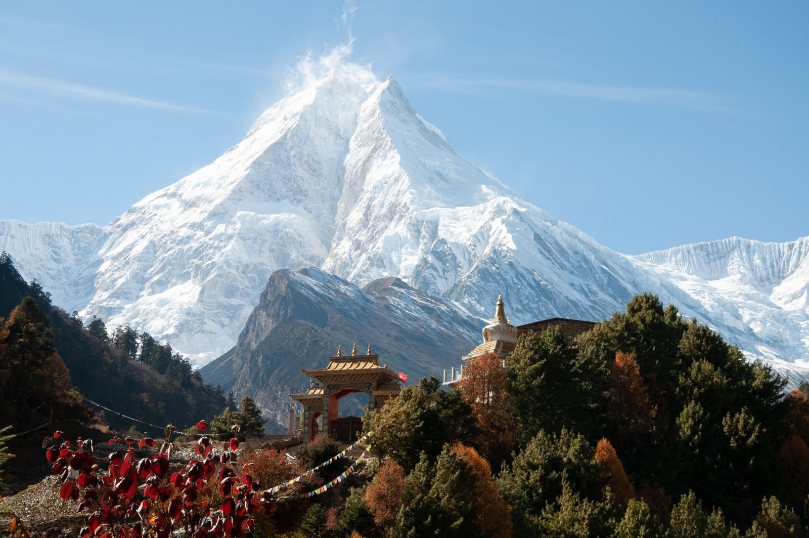 2048px-Manaslu_1302721357055.jpg