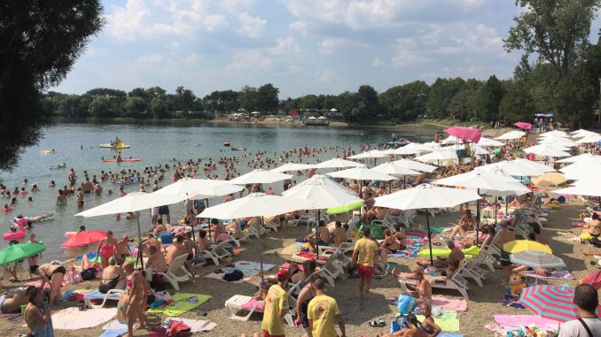 Glavno jezero Decija plaza Glavno jezero Decija plaza