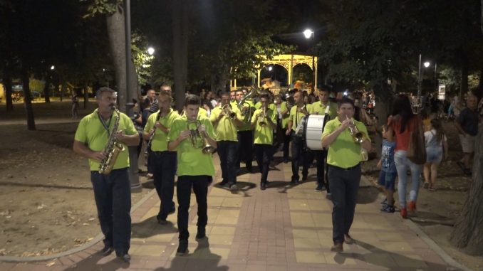 Leto u parku KUD Djordje Kozbuk Grebenac Leto u parku KUD Djordje Kozbuk Grebenac