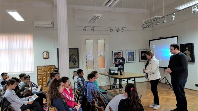 Ucenici OS Dositej Obrdaovic u biblioteci