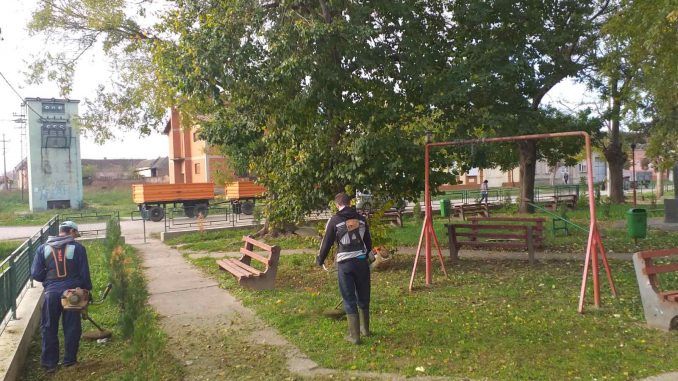 banatska-palanka-kosenje JKP Belocrkvanski komunalac košenje trave Banatska Palanka