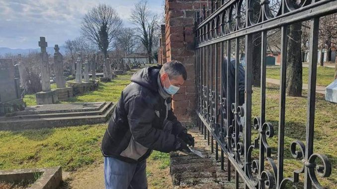 OO SNS Bela Crkva akcija uredjenja Katolickog groblja OO SNS Bela Crkva akcija uredjenja Katolickog groblja