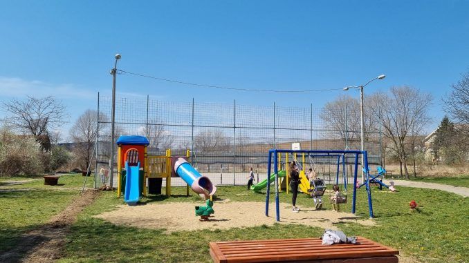 Komunalac uredjenje igralista Rasadnik Komunalac uredjenje igralista Rasadnik