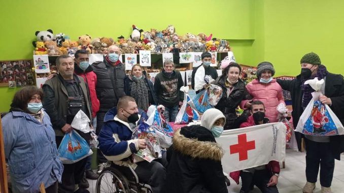 podela paketica Crveni krst