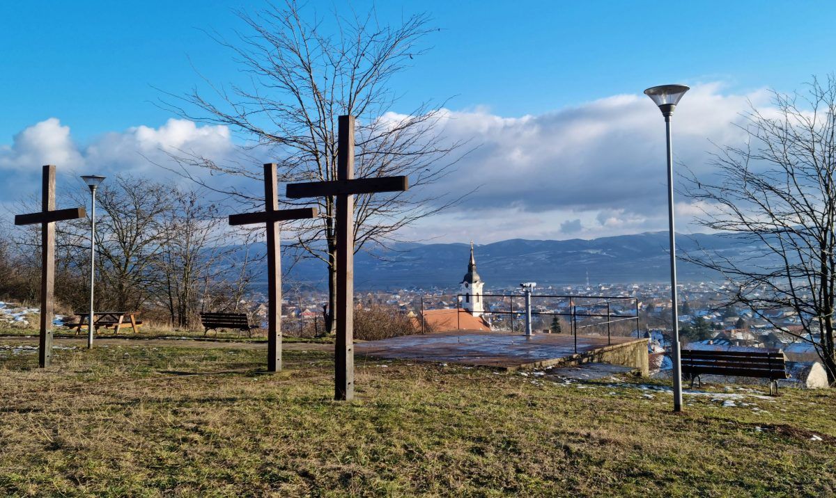 Vidikovac Tri krsta sa panoramom grada
