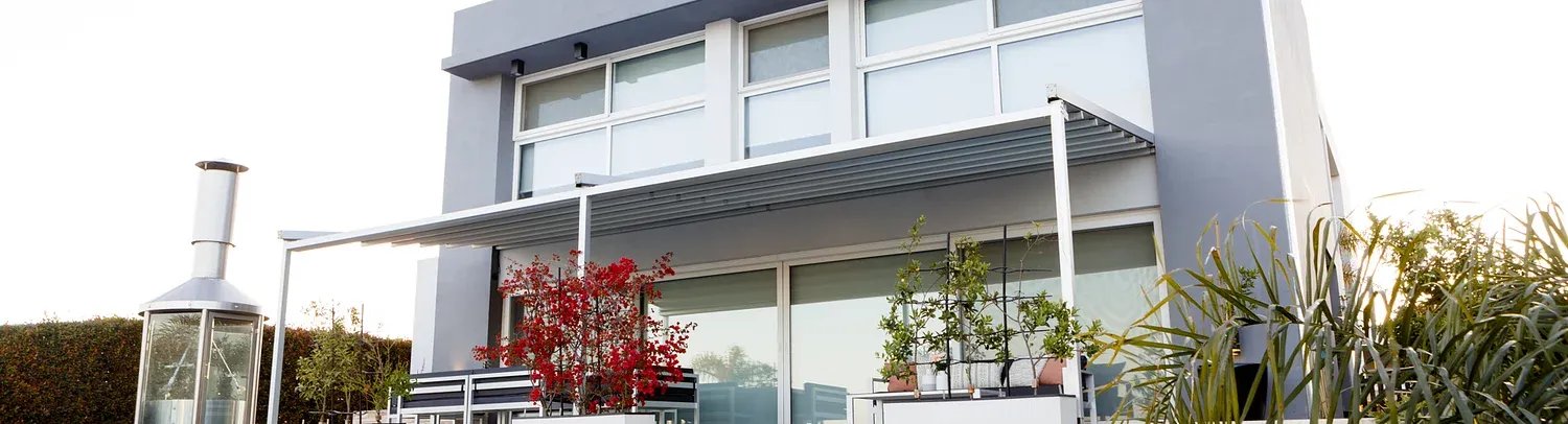 Los consejos ideales para utilizar una pérgola en un jardín, terraza ó balcón.
