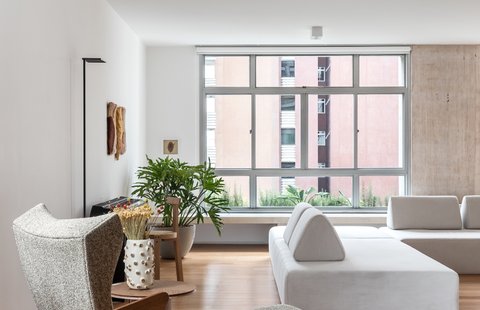 Apartamento modernista foi renovado para oferecer mais espaço e bem-estar