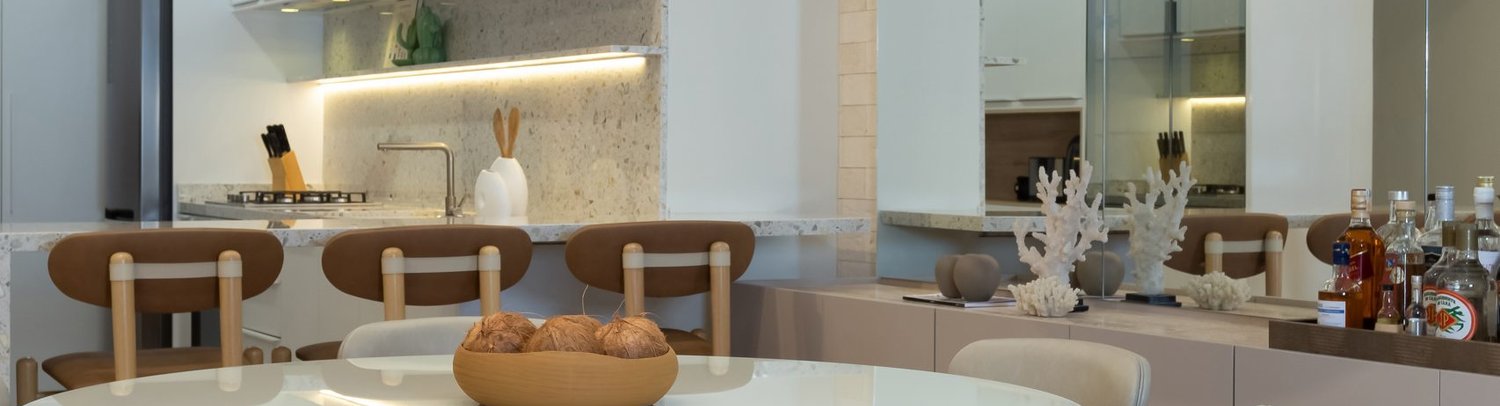 Tranquilidade renovada: Apartamento de 124m² à beira-mar em Praia Brava