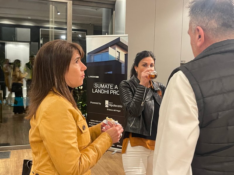 Explorando la Innovación en Arquitectura y Diseño en el Evento de Casa Rehau