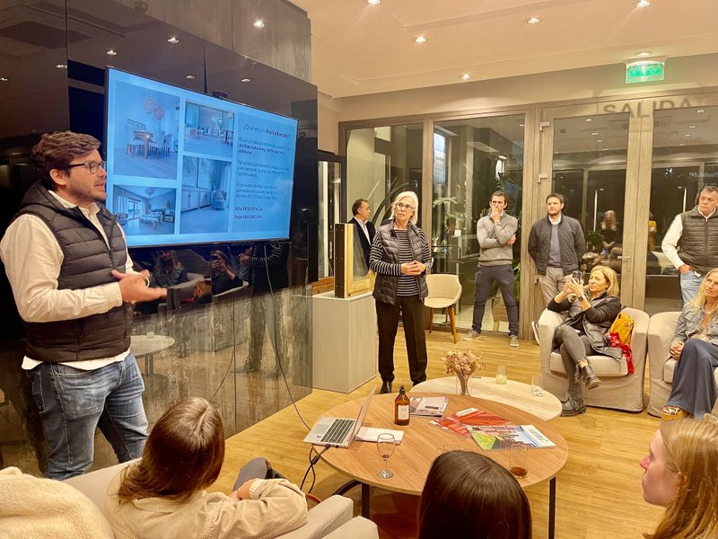 Explorando la Innovación en Arquitectura y Diseño en el Evento de Casa Rehau