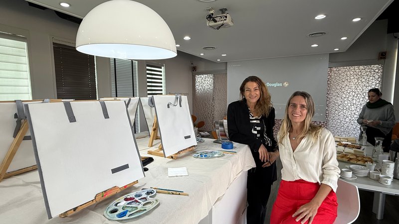 Creatividad en Flor: Mujeres Arquitectas y Diseñadoras Brillaron en la Experiencia de arte en Hunter Douglas