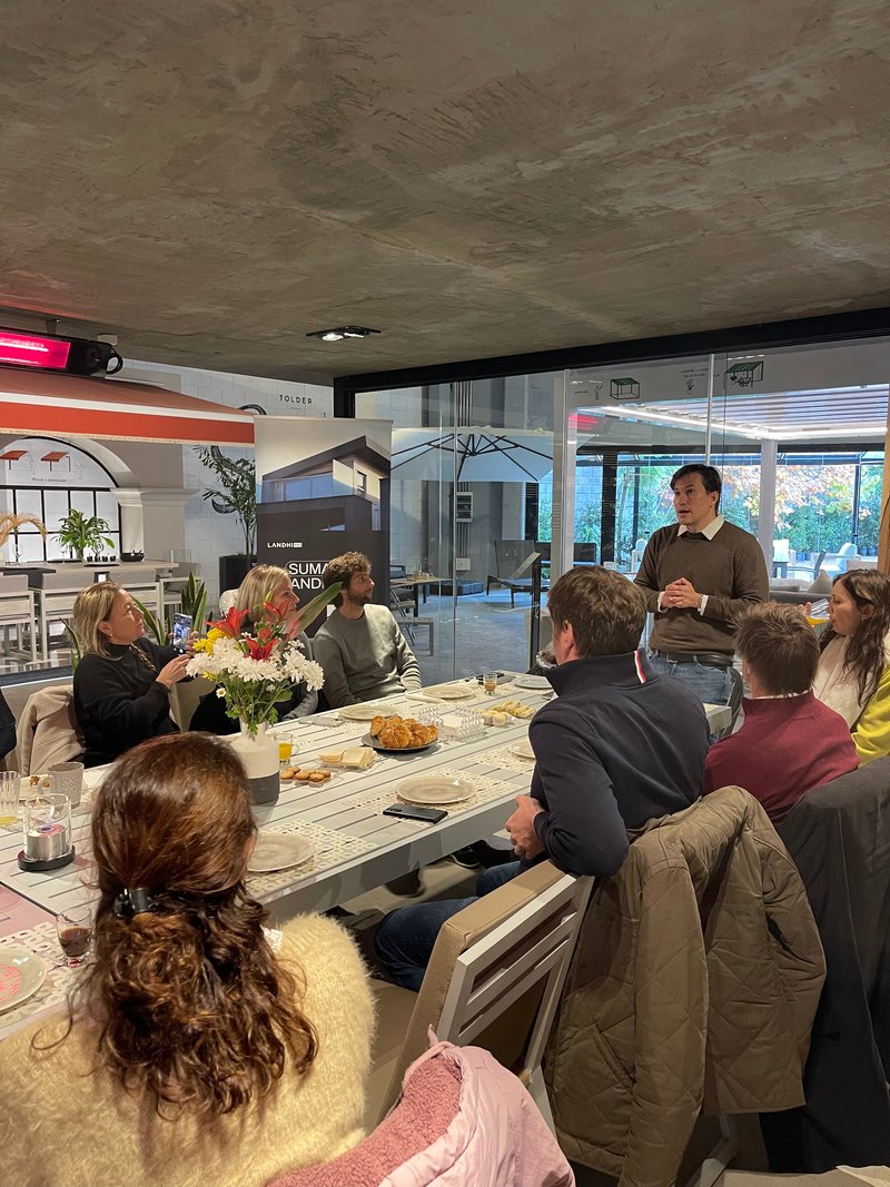 “Al mal clima, buen outdoor” Desayuno para arquitectos en Tolder Remeros Plaza.