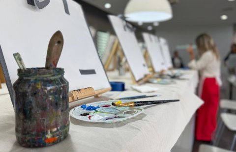 Creatividad en Flor: Mujeres Arquitectas y Diseñadoras Brillaron en la Experiencia de arte en Hunter Douglas