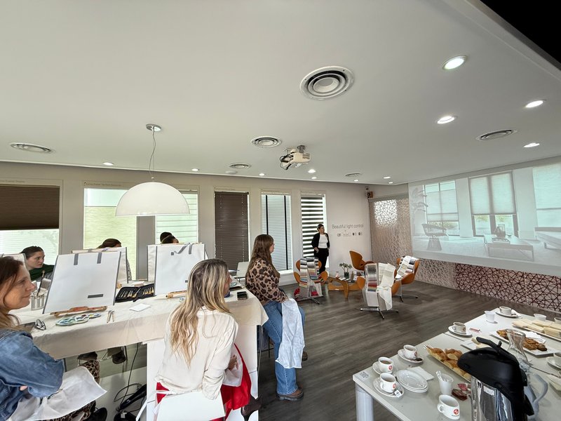 Creatividad en Flor: Mujeres Arquitectas y Diseñadoras Brillaron en la Experiencia de arte en Hunter Douglas