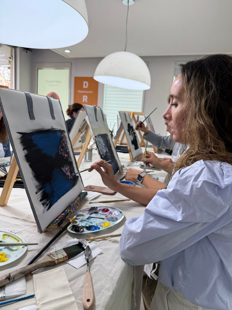 Creatividad en Flor: Mujeres Arquitectas y Diseñadoras Brillaron en la Experiencia de arte en Hunter Douglas