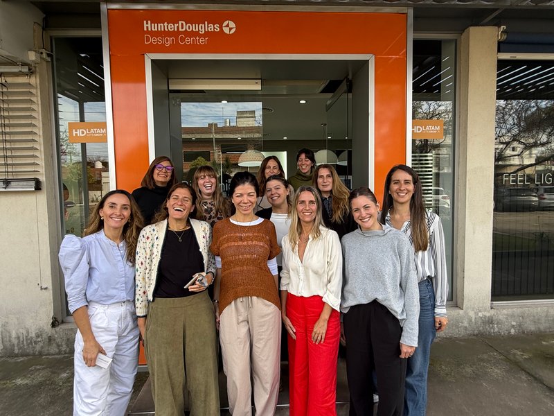Creatividad en Flor: Mujeres Arquitectas y Diseñadoras Brillaron en la Experiencia de arte en Hunter Douglas