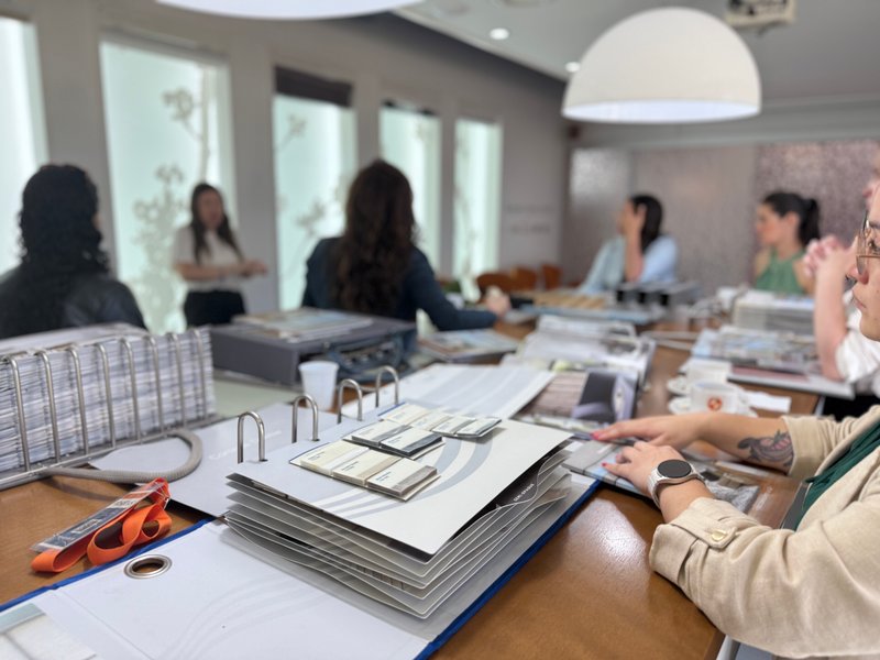 Diseñando con luz: encuentro en Hunter Douglas junto a profesionales